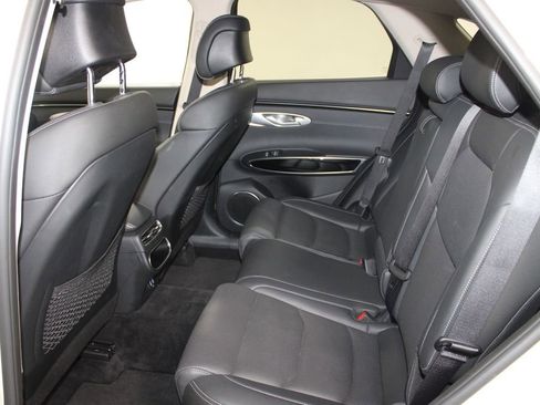 Used 2025 Genesis GV70 2.5T AWD/4WD image 18
