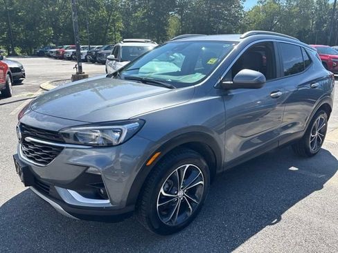 Used 2022 Buick Encore GX Select AWD/4WD image 2