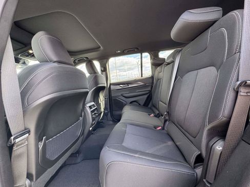 New 2025 Jeep Grand Cherokee Laredo X w/ Luxury Tech Group I AWD/4WD image 17