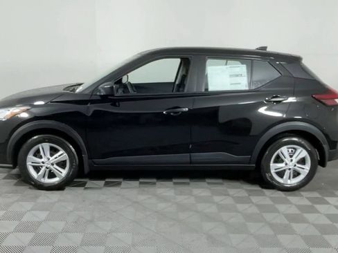 New 2025 Nissan Kicks Play S image 7