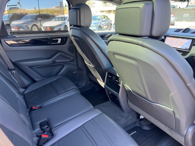 Used 2020 Porsche Cayenne AWD/4WD image 25