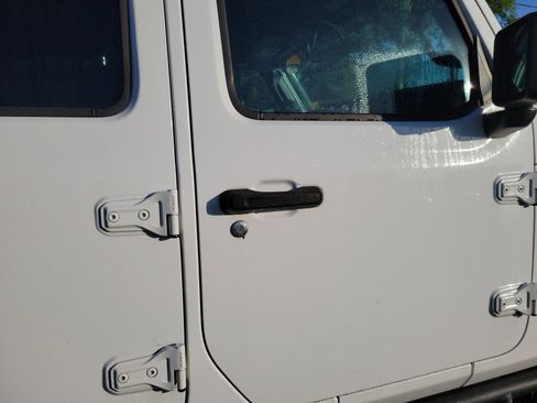 Used 2020 Jeep Gladiator Sport w/ Quick Order Package 24S image 11