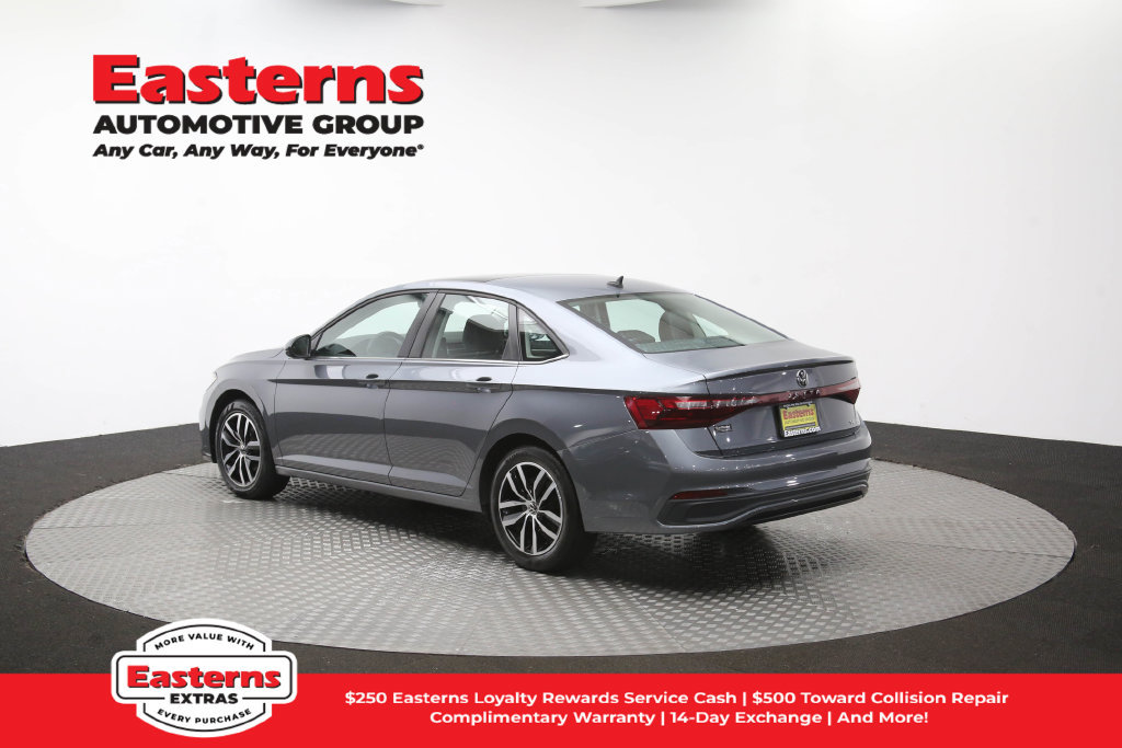 Used 2025 Volkswagen Jetta SE FWD image 63