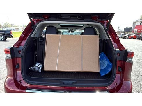 New 2026 Toyota Highlander Platinum AWD/4WD image 7