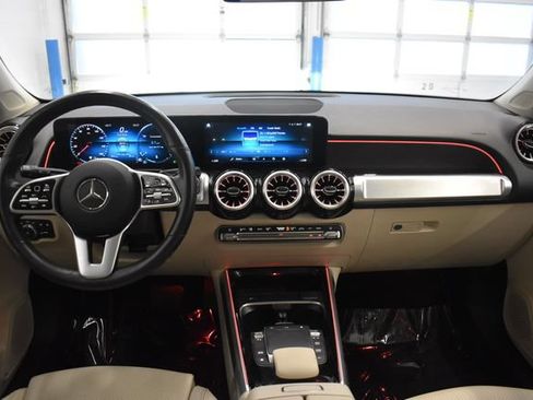 Used 2022 Mercedes-Benz GLB 250 4MATIC image 5