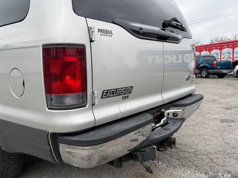 Used 2005 Ford Excursion XLT image 38