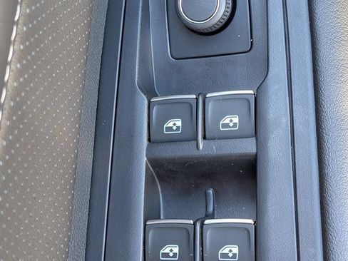 Used 2025 Volkswagen Atlas Cross Sport SE FWD image 15