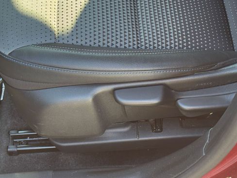 Used 2025 Chevrolet Trax LT image 23