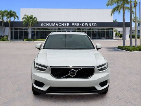 Used 2020 Volvo XC40 T4 Momentum FWD image 2