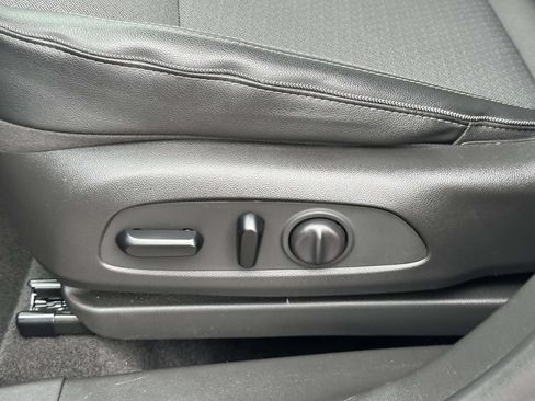 Used 2021 Buick Encore GX Preferred w/ Cold Weather Comfort Package AWD/4WD image 17