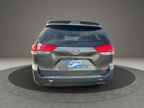 Used 2012 Toyota Sienna XLE image 8