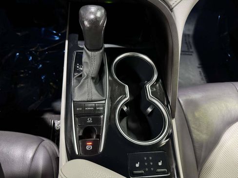 Used 2020 Toyota Camry XLE FWD image 41