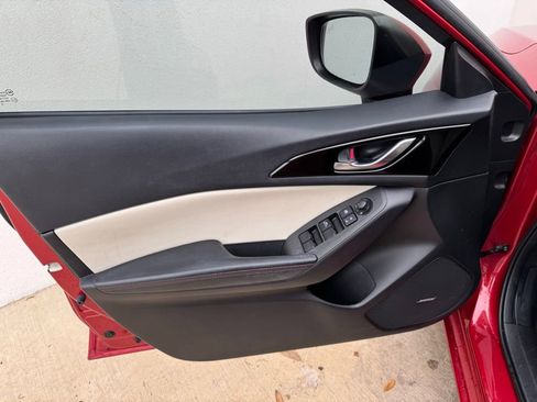 Used 2016 MAZDA MAZDA3 s Grand Touring w/ Technology Package FWD image 12