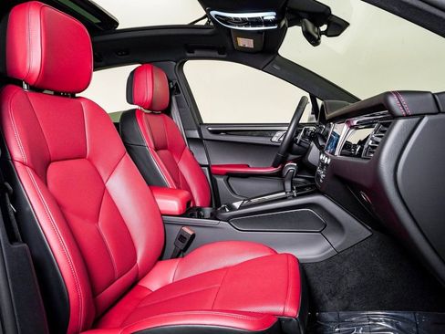 Certified 2025 Porsche Macan AWD/4WD image 15