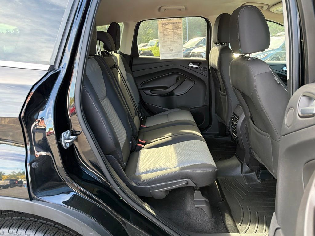 Used 2017 Ford Escape SE w/ Equipment Group 201A AWD/4WD image 26