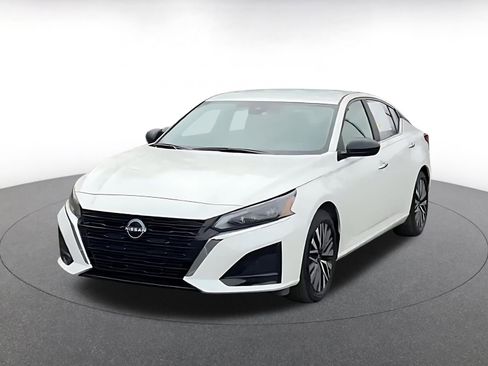 Used 2025 Nissan Altima 2.5 SV image 7