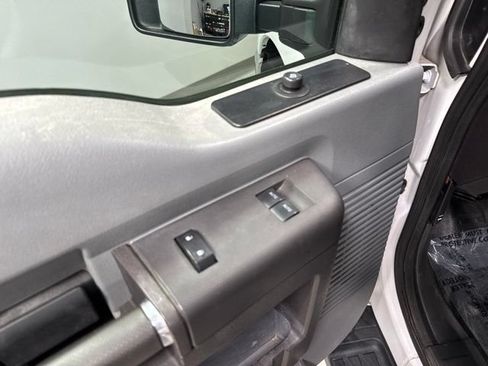 Used 2016 Ford F250 XL w/ Power Equipment Group AWD/4WD image 9