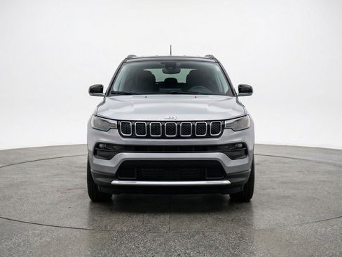 Used 2025 Jeep Compass Limited AWD/4WD image 2