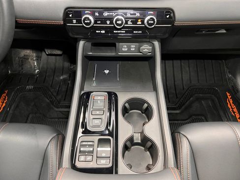 Used 2025 Honda Pilot TrailSport image 12