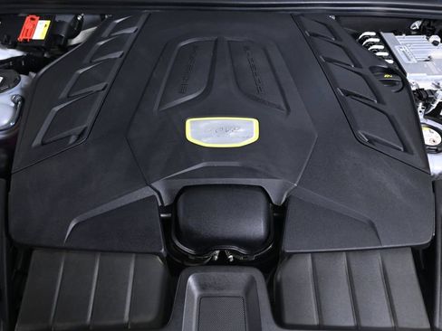 Certified 2023 Porsche Cayenne Turbo S AWD/4WD image 29