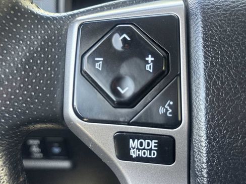Used 2020 Toyota 4Runner SR5 AWD/4WD image 28