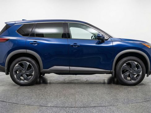 Used 2025 Nissan Rogue SV AWD/4WD image 11