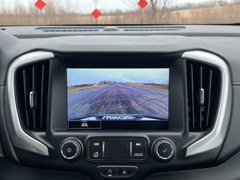 Used 2024 GMC Terrain SLE w/ Driver Convenience Package image 25