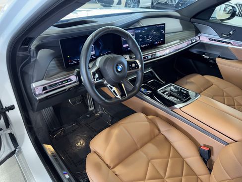 Used 2025 BMW 740i xDrive image 22