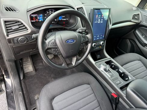 Certified 2022 Ford Edge SE image 11