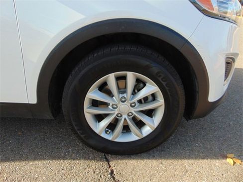 Used 2017 Kia Sorento LX image 27