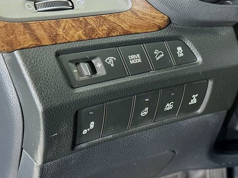 Used 2018 Hyundai Santa Fe SE image 25