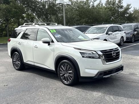Used 2023 Nissan Pathfinder SL w/ SL Premium Package AWD/4WD image 2