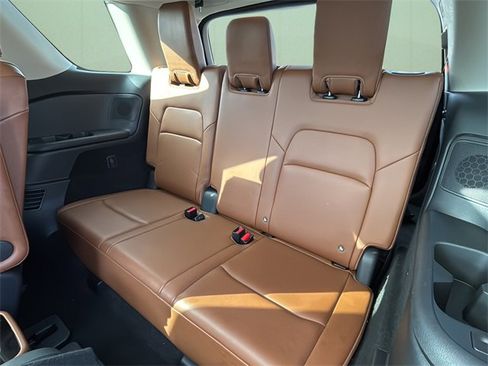 Used 2023 Nissan Pathfinder Platinum image 22