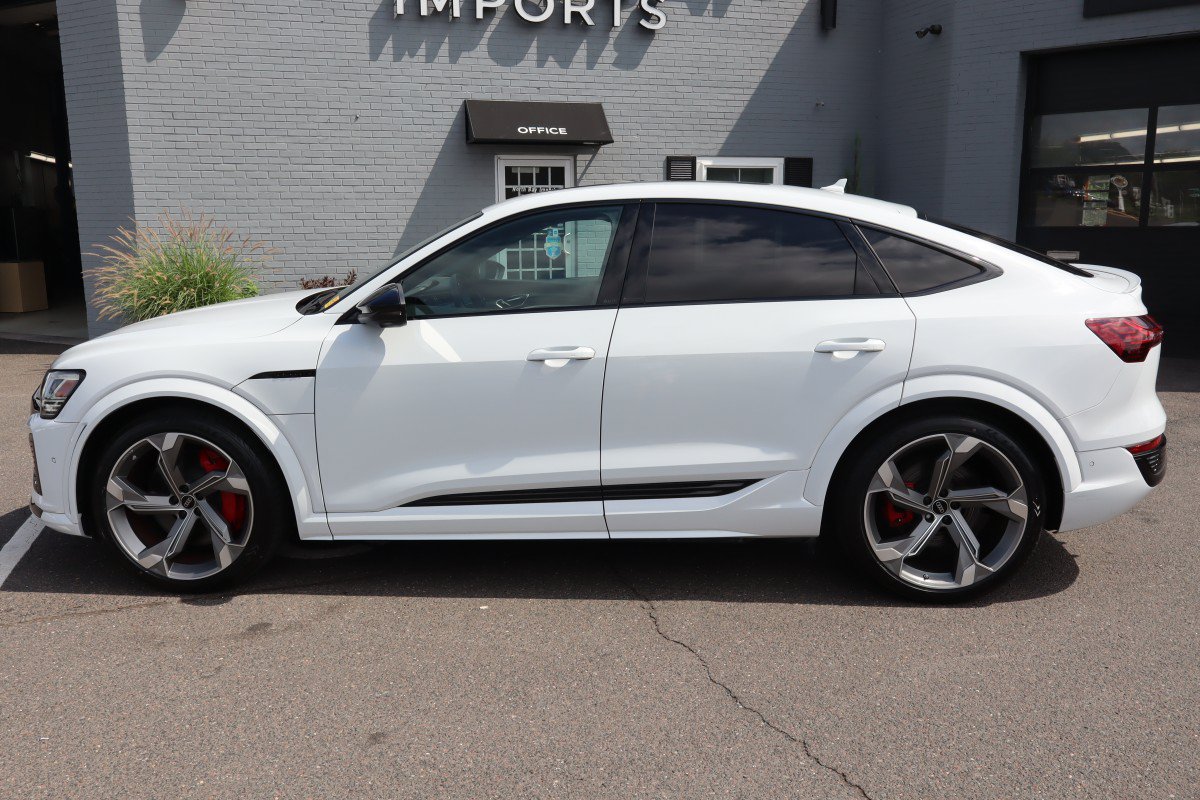 Used 2024 Audi SQ8 e-tron Prestige w/ Prestige Package AWD/4WD image 9