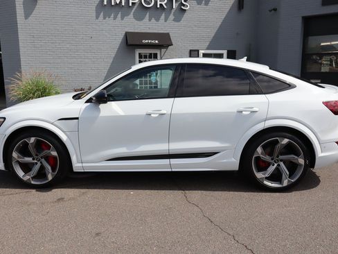 Used 2024 Audi SQ8 e-tron Prestige w/ Prestige Package AWD/4WD image 9