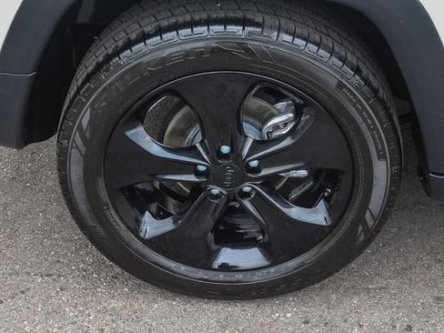 Used 2019 Jeep Compass Latitude FWD image 11