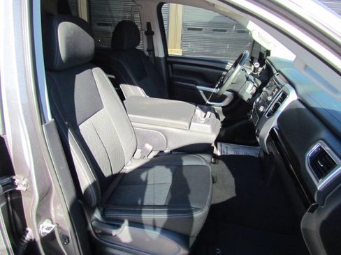 Used 2017 Nissan Titan SV image 17