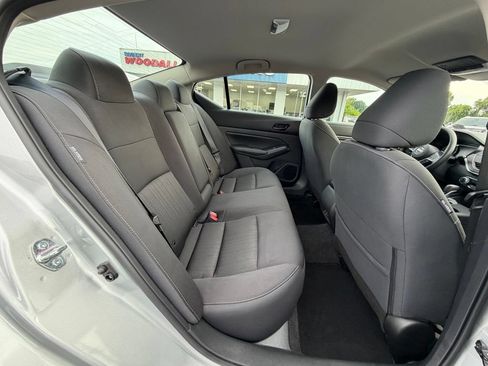 Used 2025 Nissan Altima 2.5 SV FWD image 14