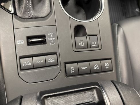 Used 2022 Toyota Highlander XLE image 34