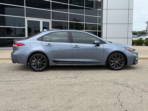 Used 2025 Toyota Corolla SE FWD image 2
