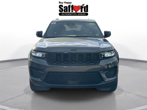 New 2025 Jeep Grand Cherokee Altitude image 8