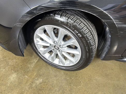 Used 2020 Toyota Corolla LE w/ LE Convenience Package FWD image 5