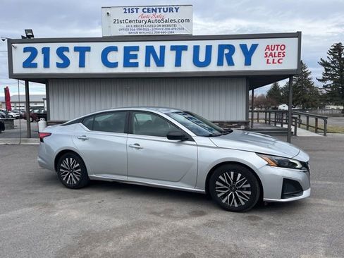 Used 2024 Nissan Altima 2.5 SV FWD image 1