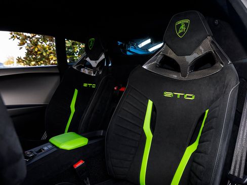 Used 2023 Lamborghini Huracan STO image 30