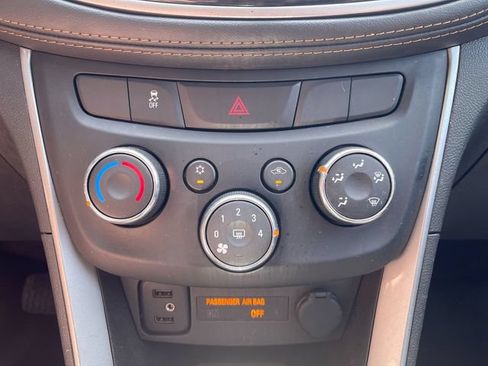Used 2022 Chevrolet Trax LT w/ Driver Confidence Package AWD/4WD image 25