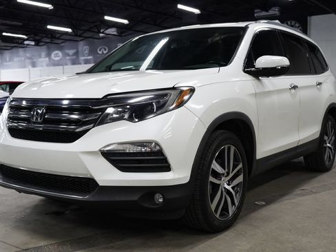 Used 2017 Honda Pilot Touring image 1