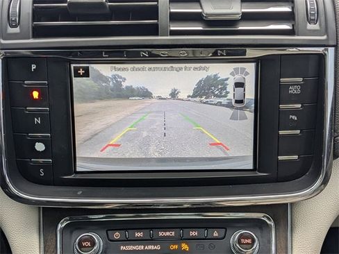 Used 2018 Lincoln Continental Select image 31