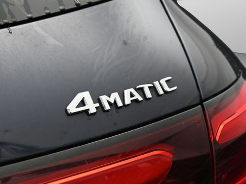 Used 2023 Mercedes-Benz GLC 300 4MATIC w/ Exclusive Trim Package image 12