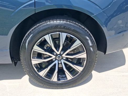 Used 2024 Volvo XC60 B5 Plus w/ Protection Package Premier AWD/4WD image 4