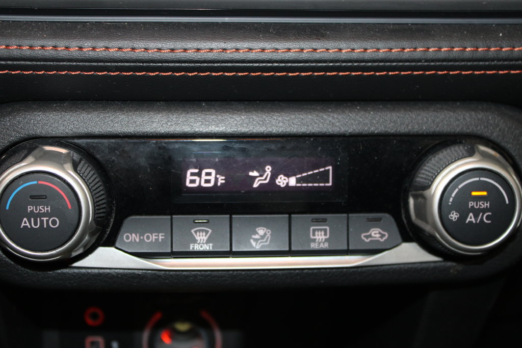 Used 2020 Nissan Kicks SR w/ Exterior Package FWD image 25